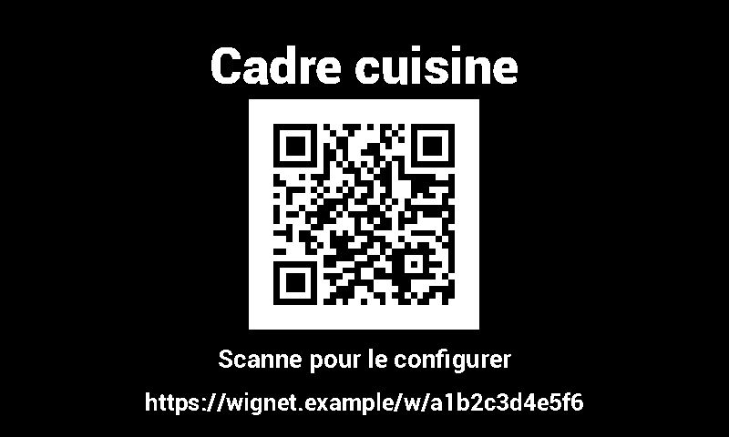 Écran d’accueil d’un cadre neuf : son nom, un grand QR code, la mention « Scanne pour le configurer » et l’adresse de sa page de réglage.